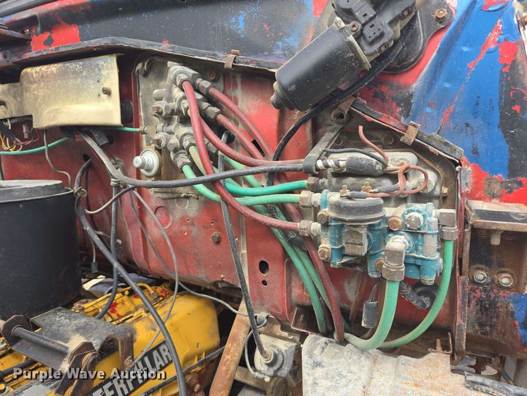 image for item NV9836 1974 Ford LN900 tow truck