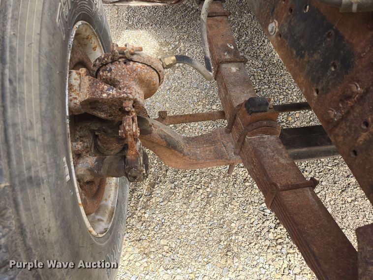 image for item NV9836 1974 Ford LN900 tow truck