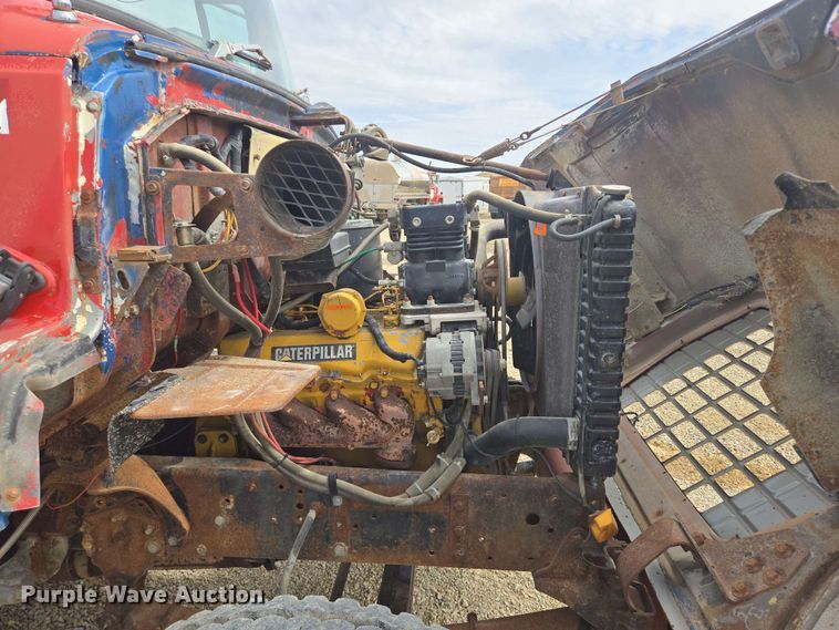 image for item NV9836 1974 Ford LN900 tow truck