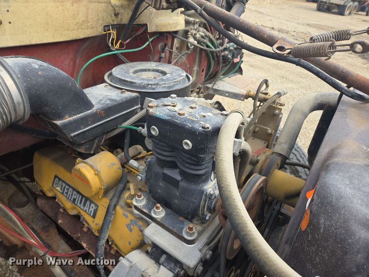 image for item NV9836 1974 Ford LN900 tow truck