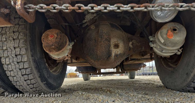 image for item NV9836 1974 Ford LN900 tow truck