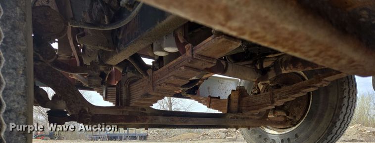 image for item NV9836 1974 Ford LN900 tow truck