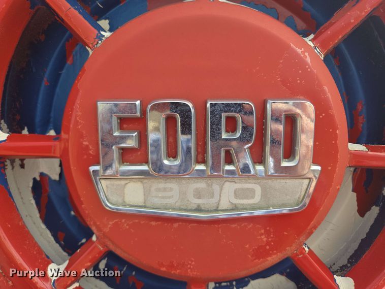 image for item NV9836 1974 Ford LN900 tow truck