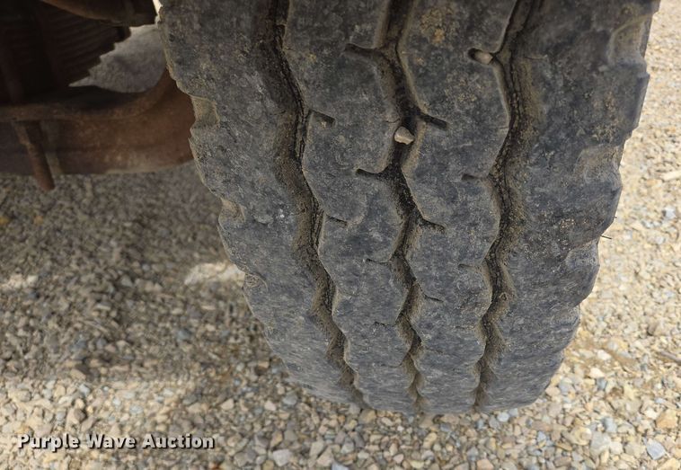 image for item NV9836 1974 Ford LN900 tow truck