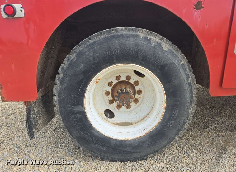 image for item NV9836 1974 Ford LN900 tow truck