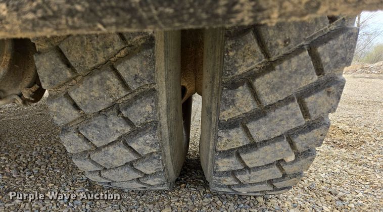 image for item NV9836 1974 Ford LN900 tow truck