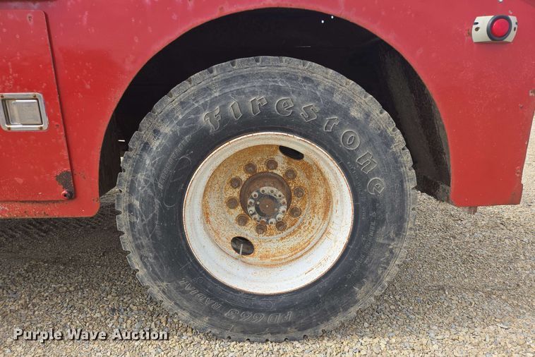 image for item NV9836 1974 Ford LN900 tow truck