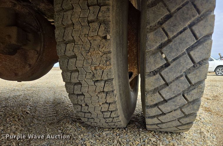 image for item NV9836 1974 Ford LN900 tow truck