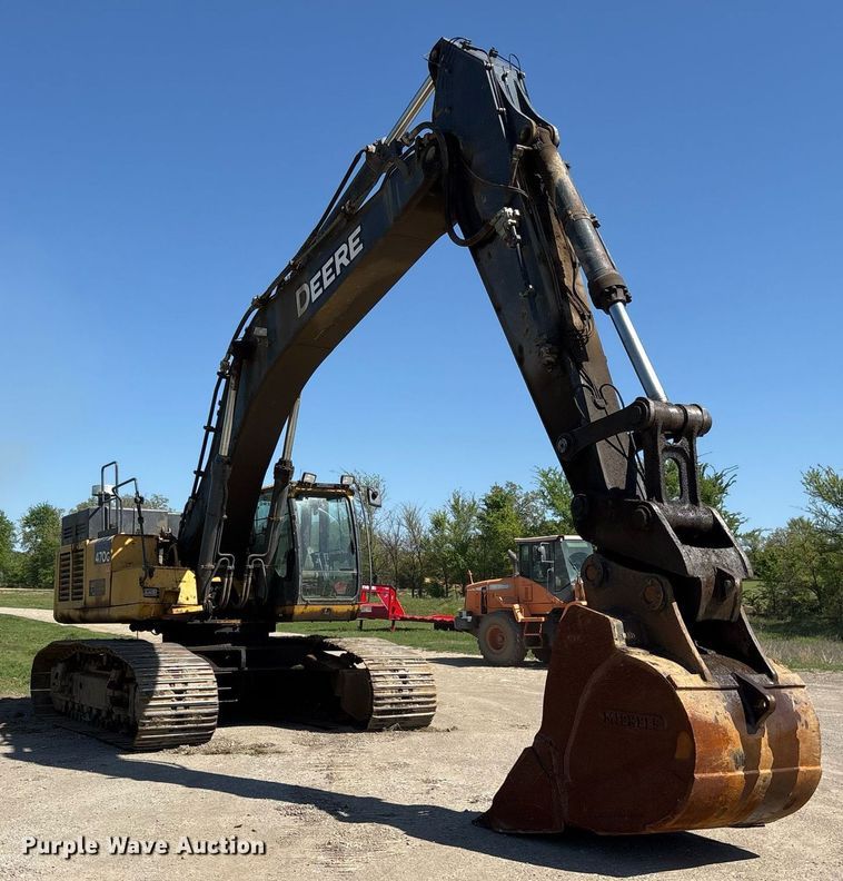 image for item OB9648 2016 John Deere 470G LC excavator