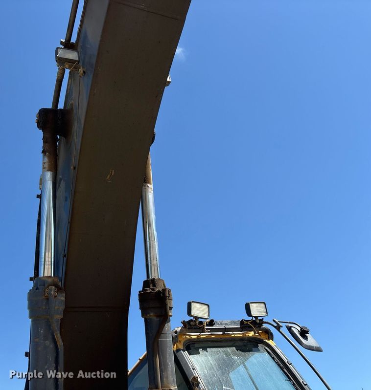 image for item OB9648 2016 John Deere 470G LC excavator