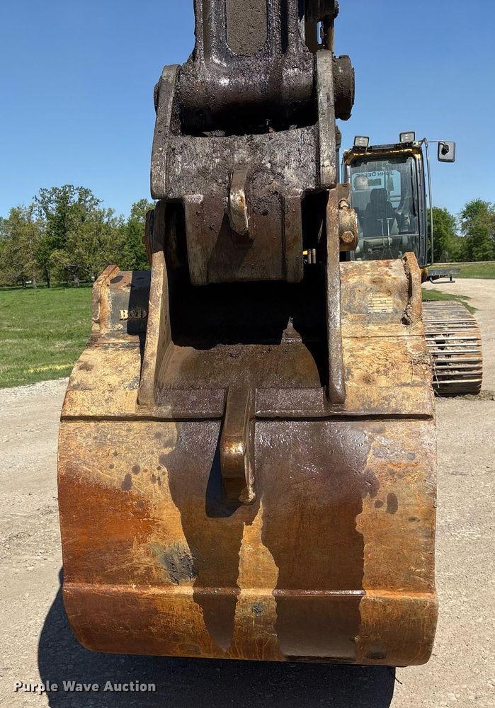 image for item OB9648 2016 John Deere 470G LC excavator