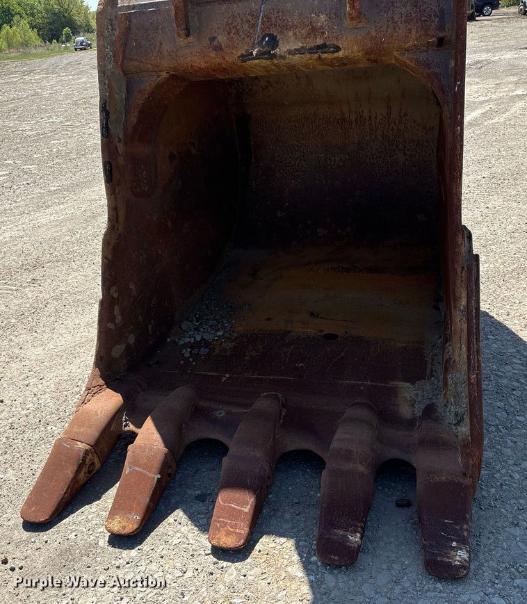 image for item OB9648 2016 John Deere 470G LC excavator