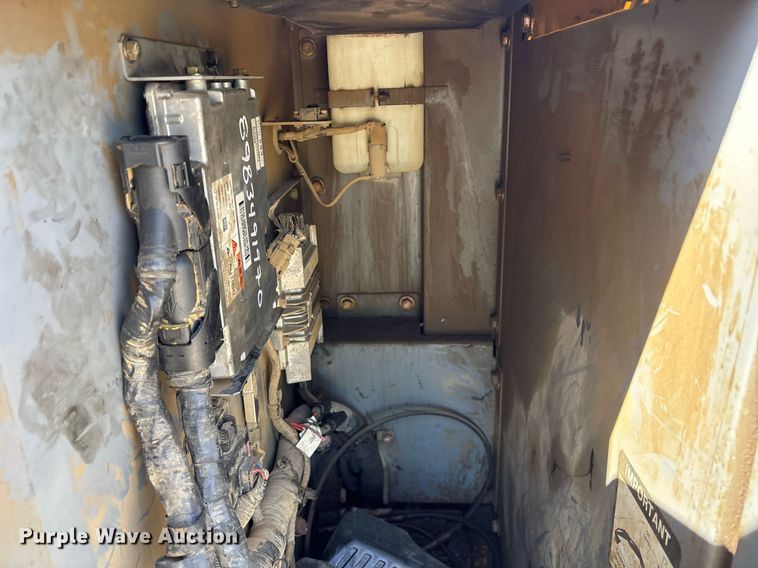 image for item OB9648 2016 John Deere 470G LC excavator