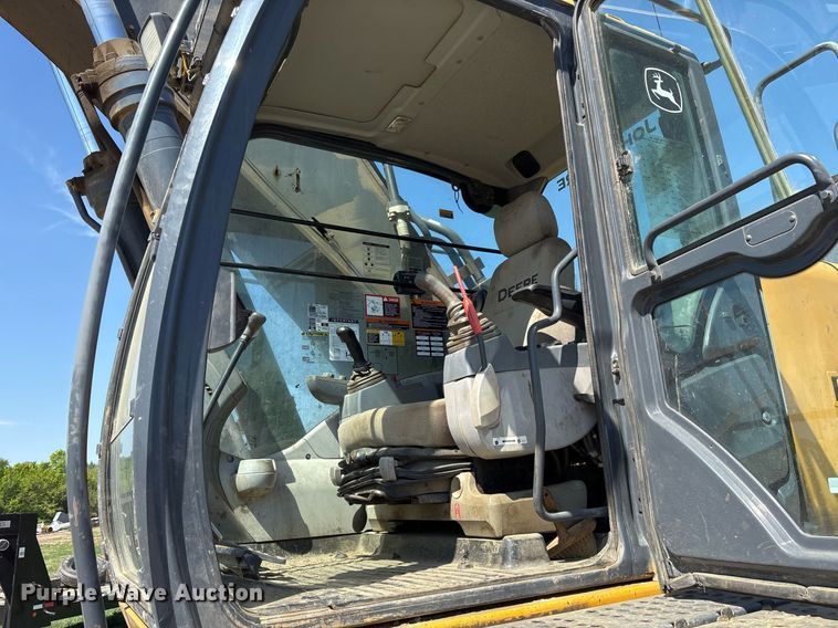 image for item OB9648 2016 John Deere 470G LC excavator
