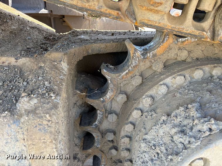 image for item OB9648 2016 John Deere 470G LC excavator