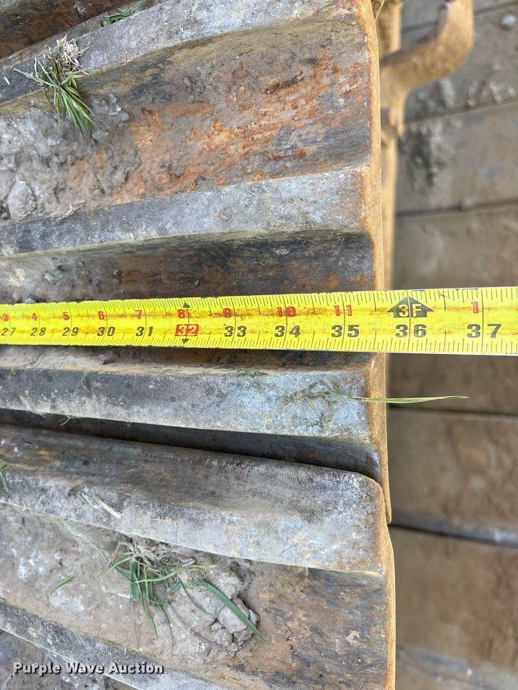 image for item OB9648 2016 John Deere 470G LC excavator