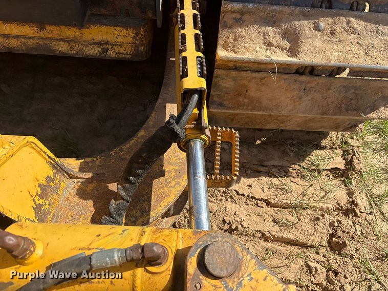 image for item OB9674 2006 John Deere 650J LGP dozer