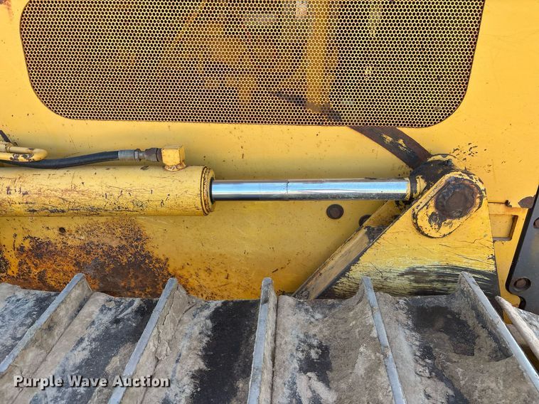 image for item OB9674 2006 John Deere 650J LGP dozer