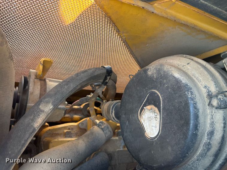 image for item OB9674 2006 John Deere 650J LGP dozer