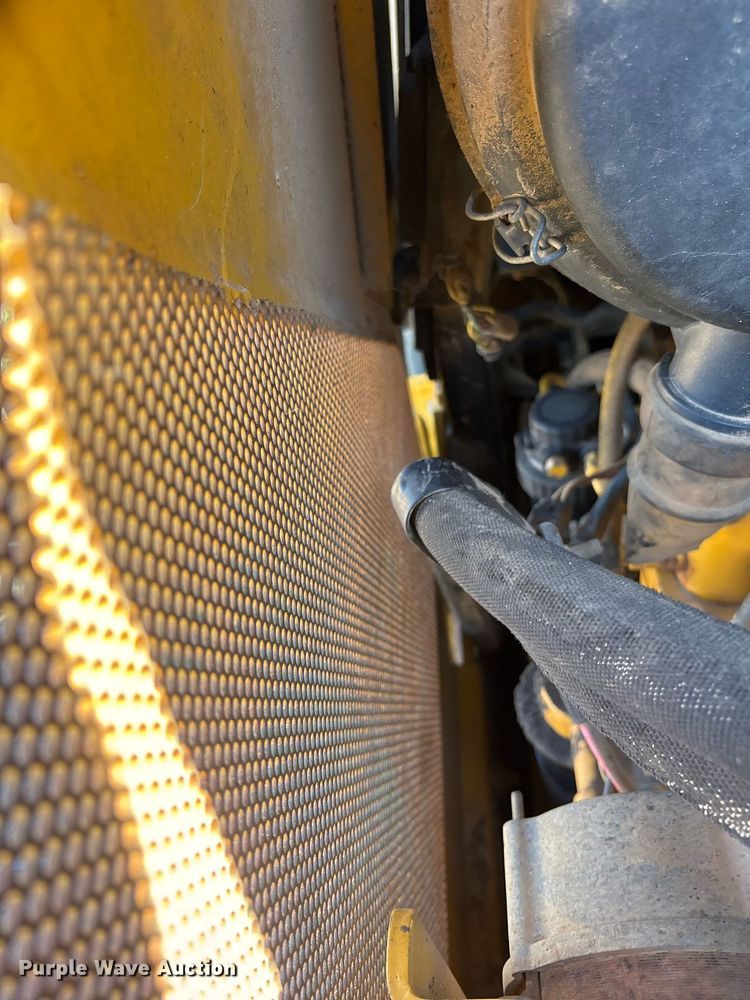 image for item OB9674 2006 John Deere 650J LGP dozer