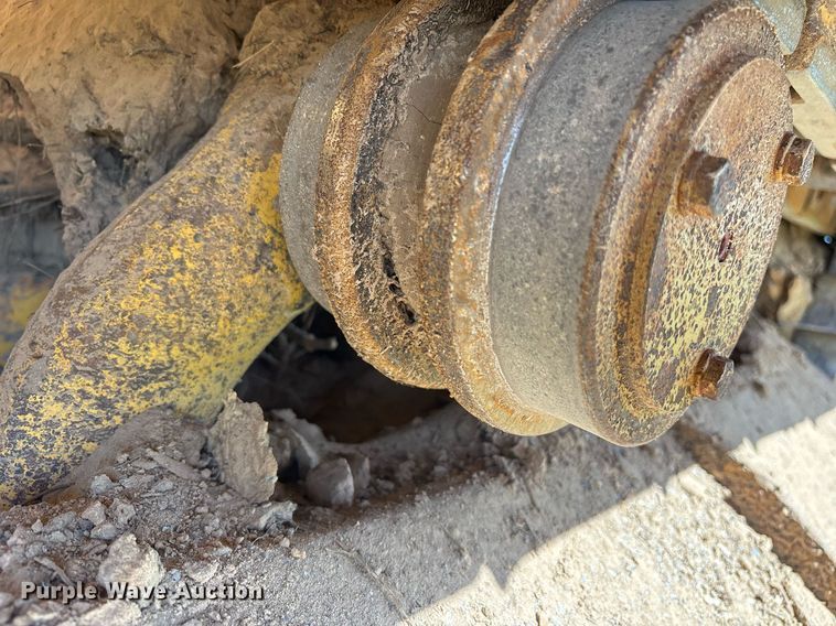 image for item OB9674 2006 John Deere 650J LGP dozer