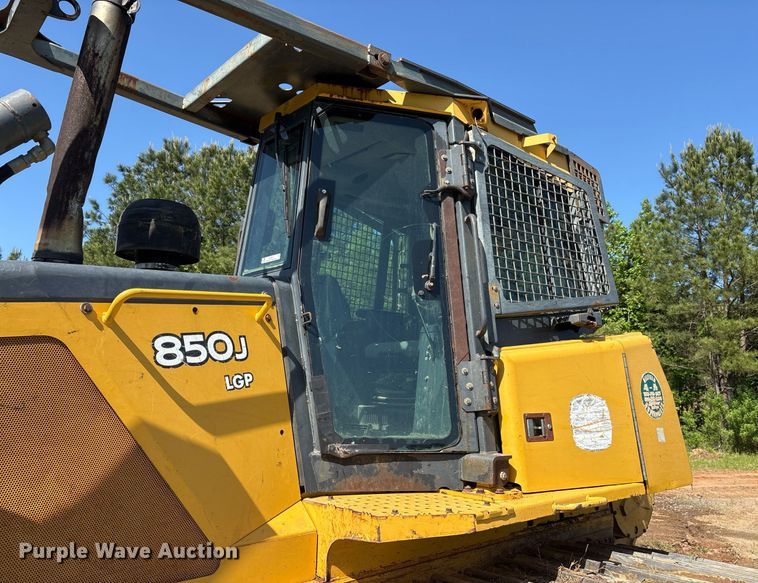 image for item OB9675 2006 John Deere 850J LGP dozer