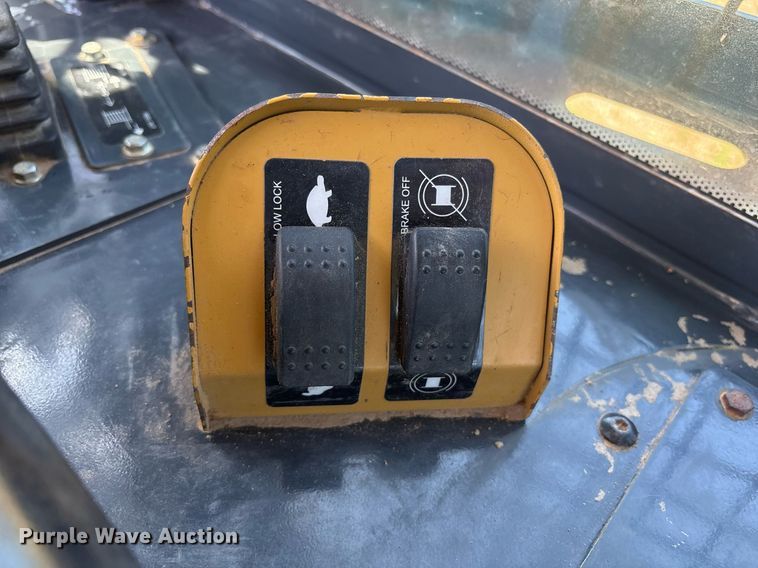 image for item OB9675 2006 John Deere 850J LGP dozer