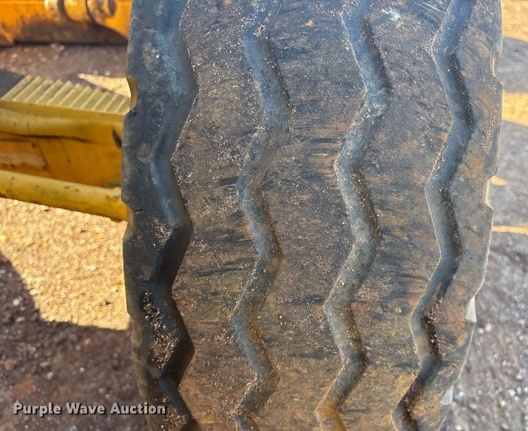 image for item OB9676 2005 John Deere 310G backhoe