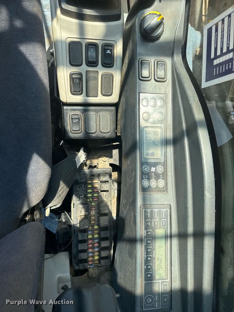 image for item YA0403 2017 Kobelco SK500LC-10 excavator