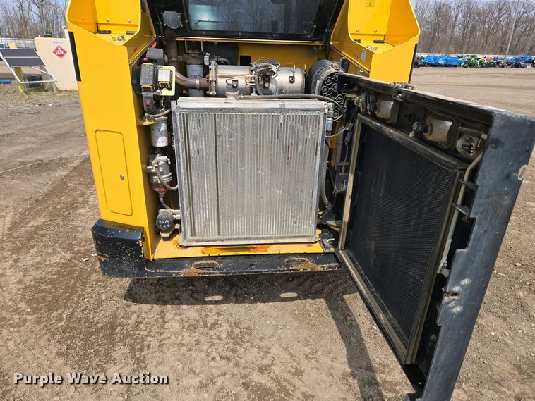 image for item YA0454 2021 Gehl RT215 tracked skid steer loader