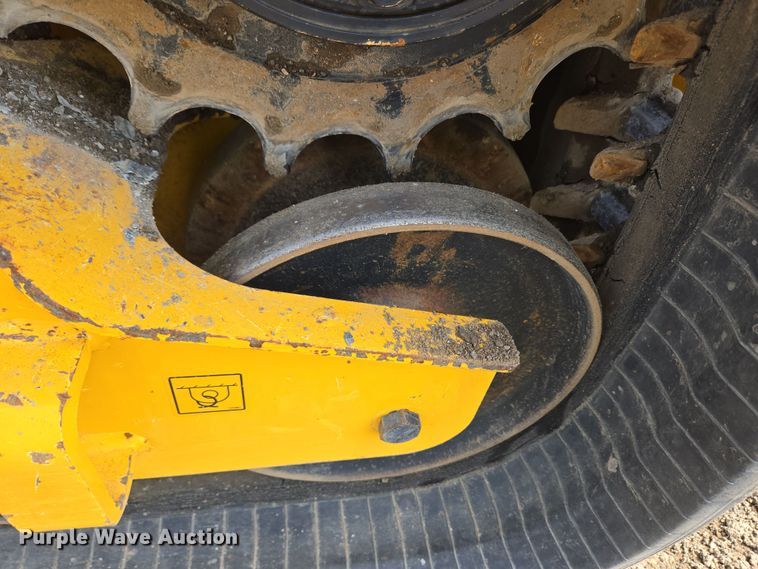 image for item YA0454 2021 Gehl RT215 tracked skid steer loader