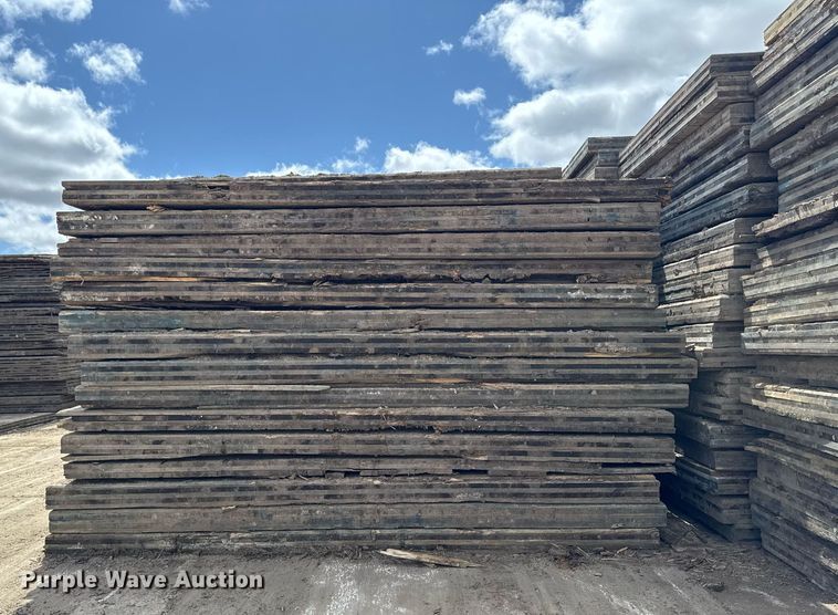 image for item ZA0575 (15) crane mats 