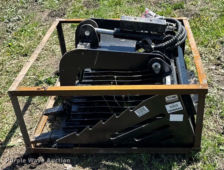 image for item ZA0589 Titan TORORBGRAP42 compact utility loader rock grapple bucket