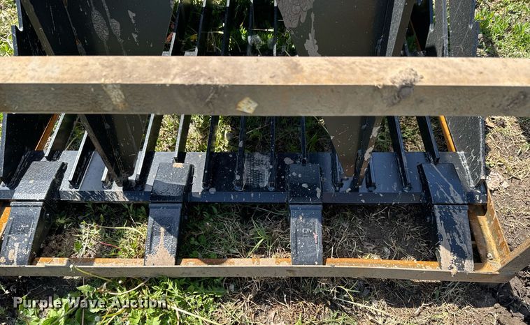 image for item ZA0589 Titan TORORBGRAP42 compact utility loader rock grapple bucket