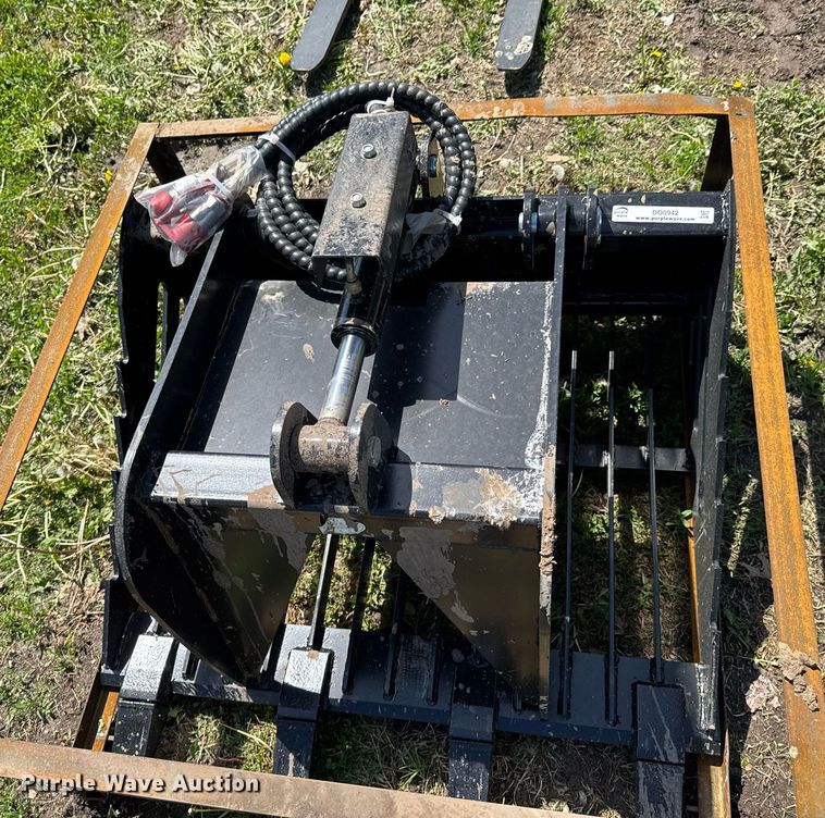 image for item ZA0589 Titan TORORBGRAP42 compact utility loader rock grapple bucket