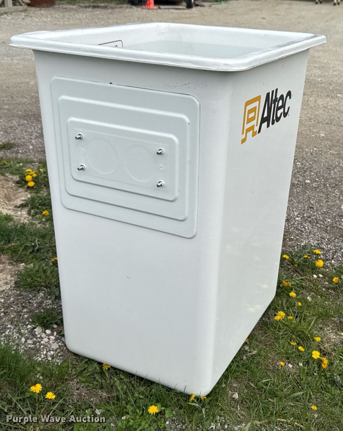 Altec 070400354 man basket in Greenfield, IA | Item EM3960