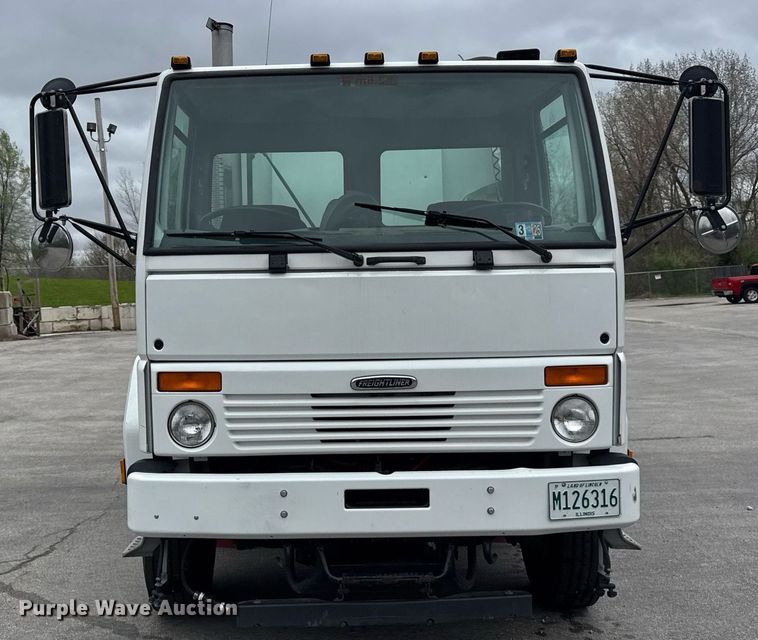 image for item DH9927 2007 Freightliner FC80 street sweeper truck