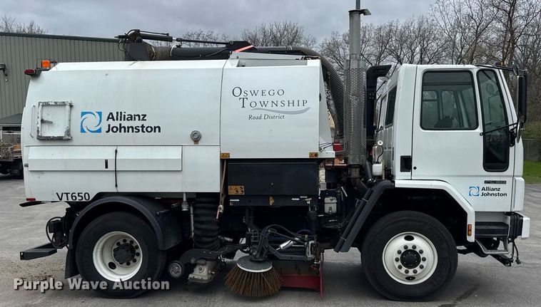 image for item DH9927 2007 Freightliner FC80 street sweeper truck
