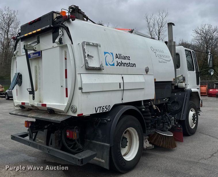 image for item DH9927 2007 Freightliner FC80 street sweeper truck