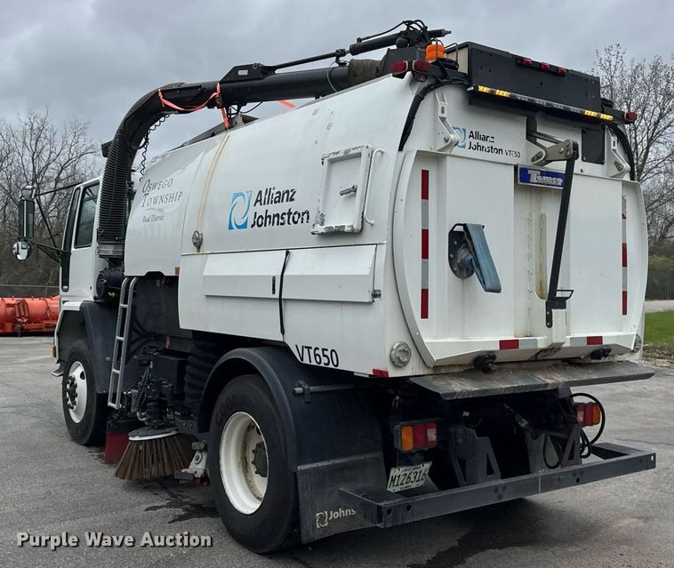 image for item DH9927 2007 Freightliner FC80 street sweeper truck