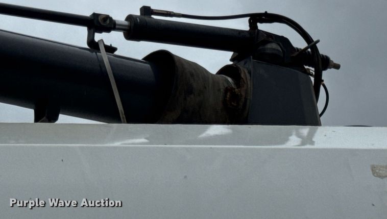 image for item DH9927 2007 Freightliner FC80 street sweeper truck