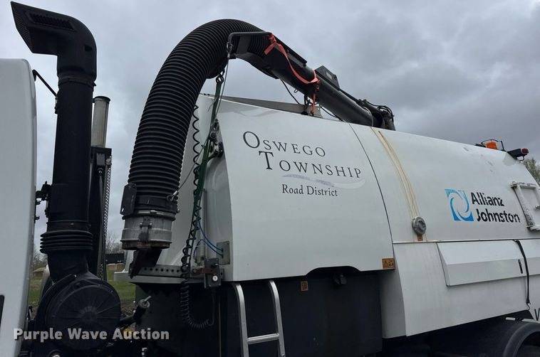 image for item DH9927 2007 Freightliner FC80 street sweeper truck