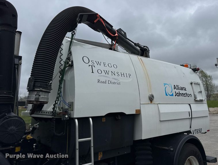 image for item DH9927 2007 Freightliner FC80 street sweeper truck