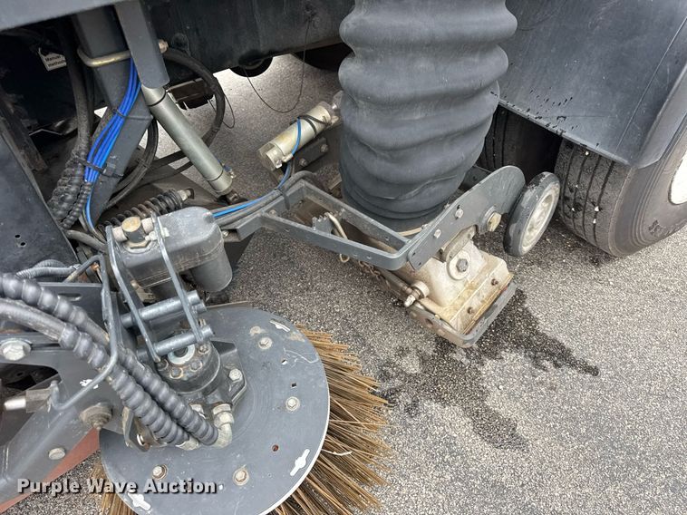 image for item DH9927 2007 Freightliner FC80 street sweeper truck