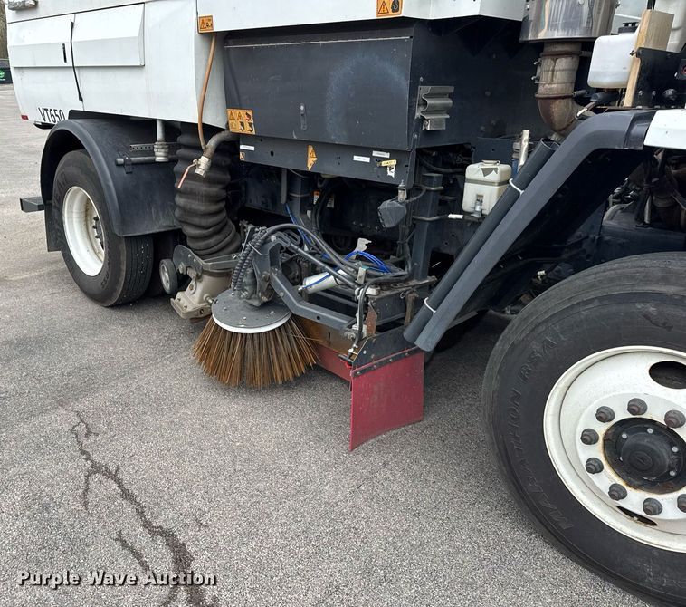 image for item DH9927 2007 Freightliner FC80 street sweeper truck