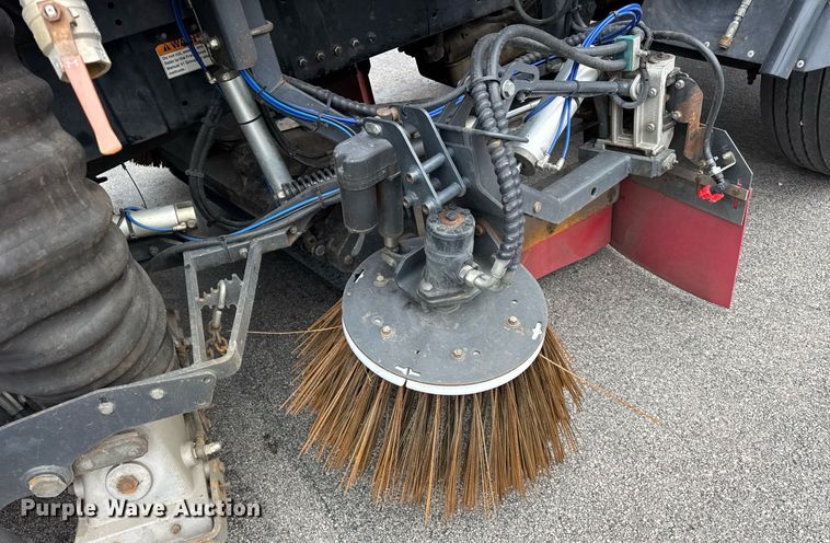 image for item DH9927 2007 Freightliner FC80 street sweeper truck