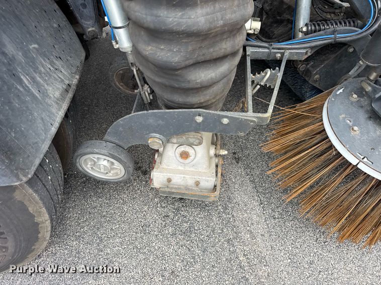 image for item DH9927 2007 Freightliner FC80 street sweeper truck