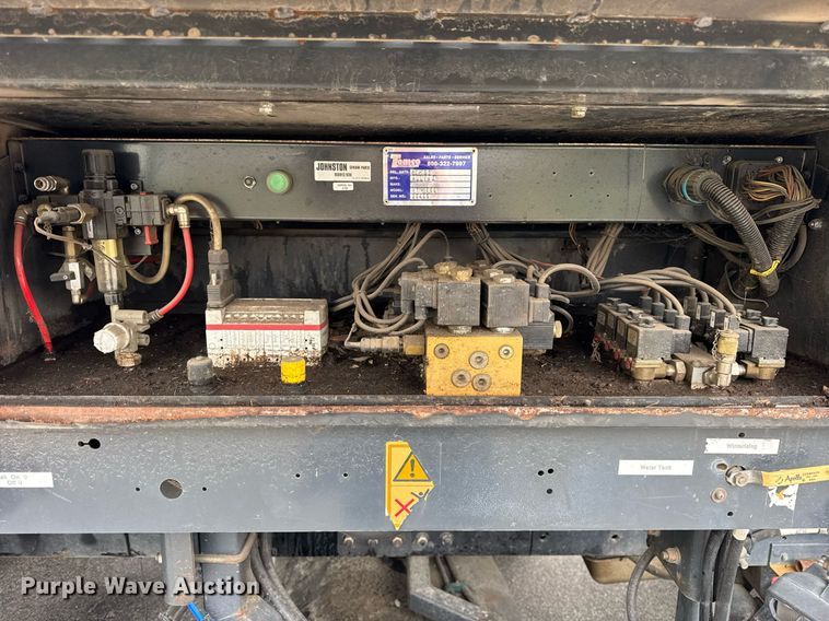 image for item DH9927 2007 Freightliner FC80 street sweeper truck