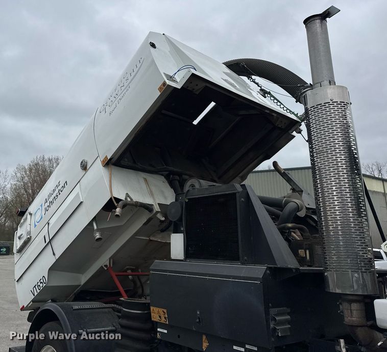 image for item DH9927 2007 Freightliner FC80 street sweeper truck