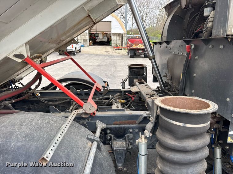 image for item DH9927 2007 Freightliner FC80 street sweeper truck